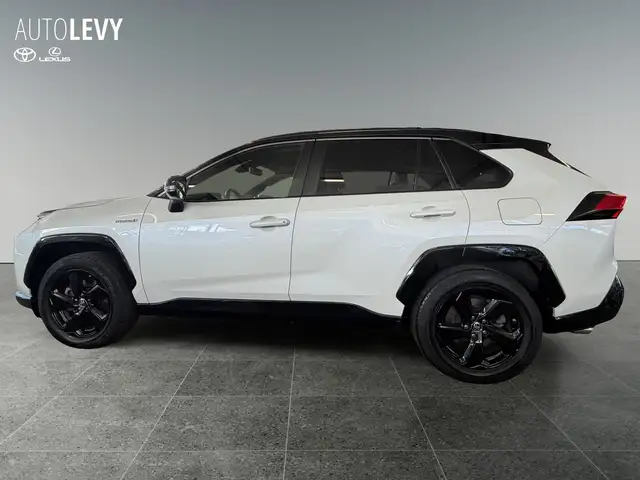 Toyota RAV4 view 3