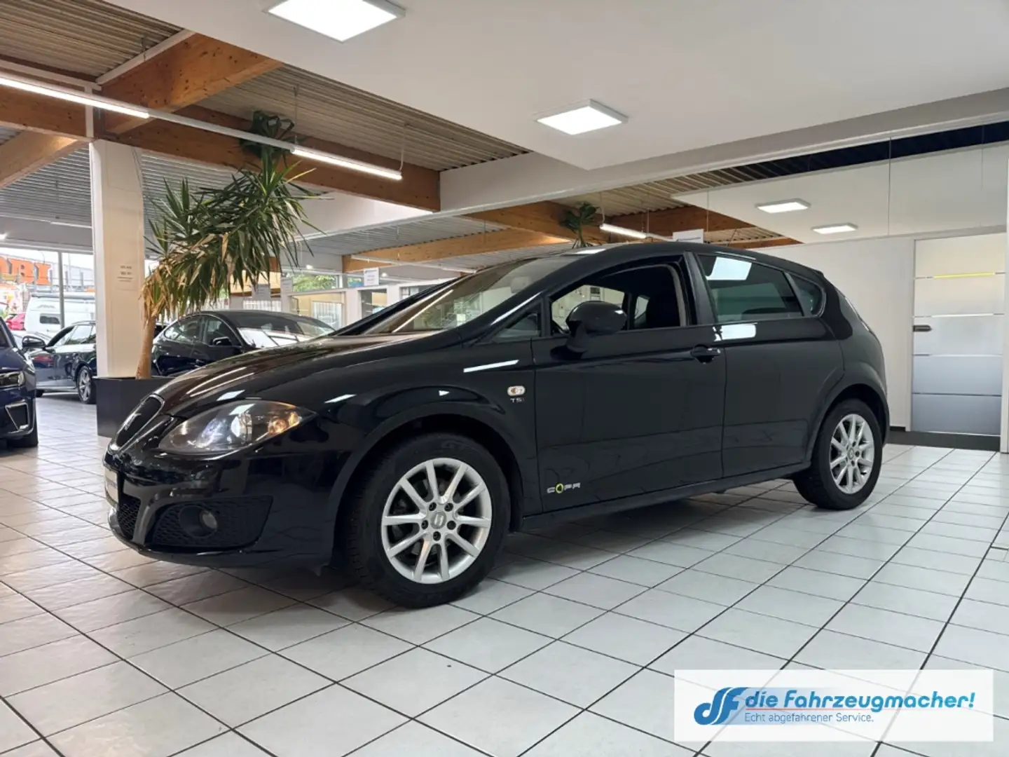 SEAT Leon Style Copa Ecomotive 1.2 TSI Navi Bi-Xenon Dyn. Ku Schwarz - 2