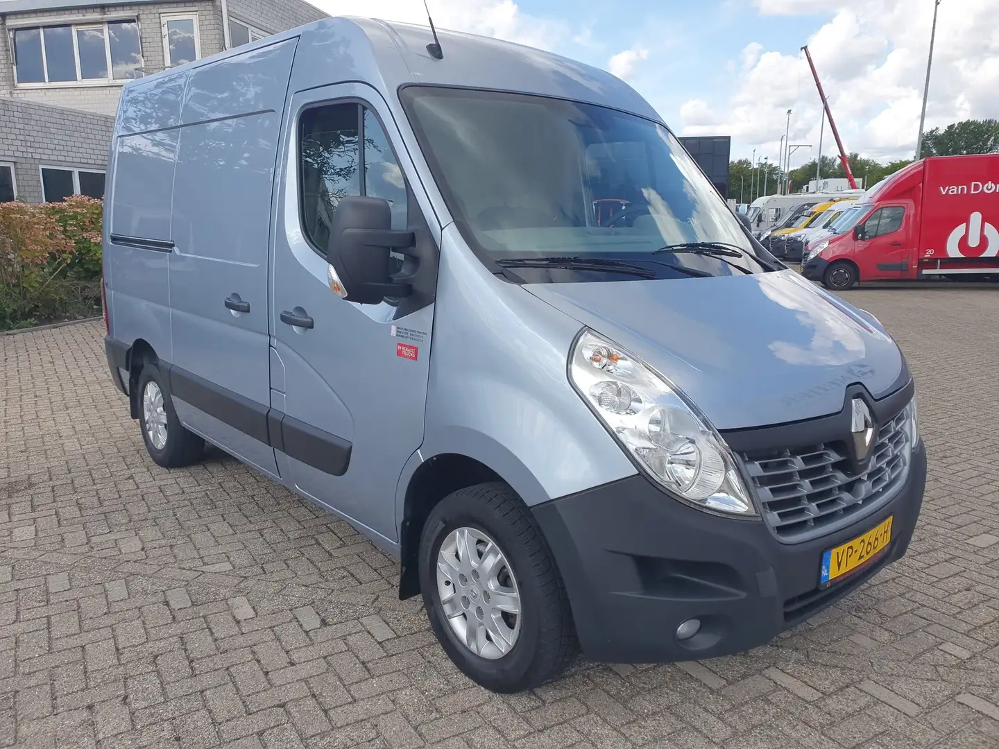 Renault Master T35 2.3 dCi L1H2 Grijs - 2