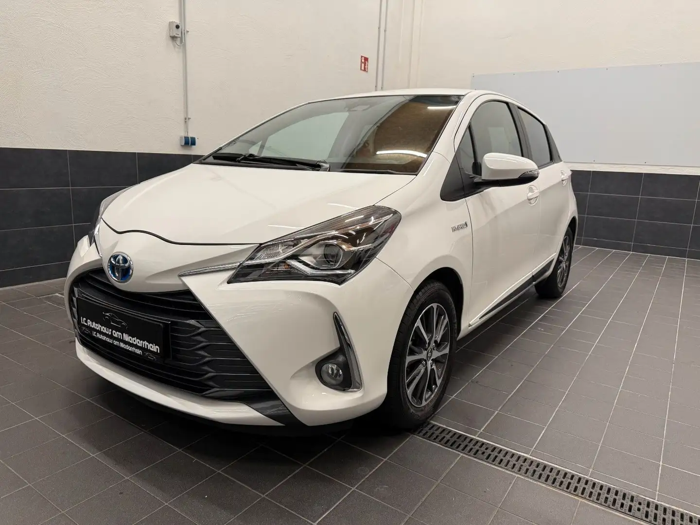 Toyota Yaris Hybrid Y20 Team D|1.Hand|HU/AU NEU|WEN. KM Weiß - 1