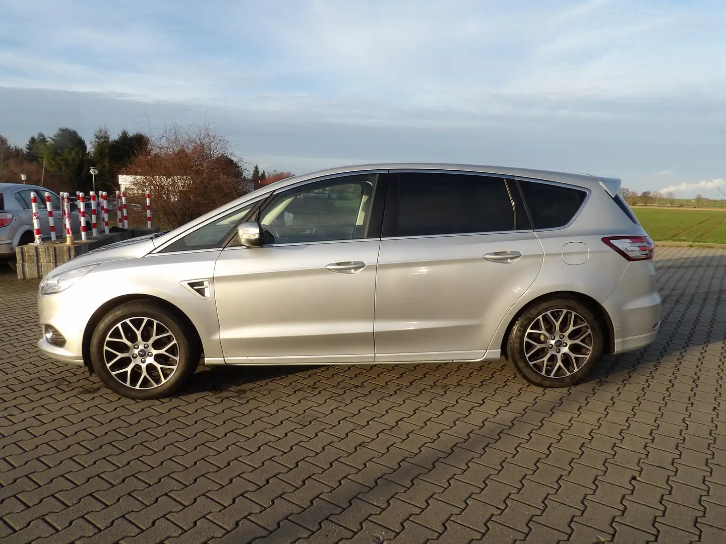 Ford S-Max Titanium PDC Klima Radio Sitzh. Alu. HU AU Neu Silber - 2