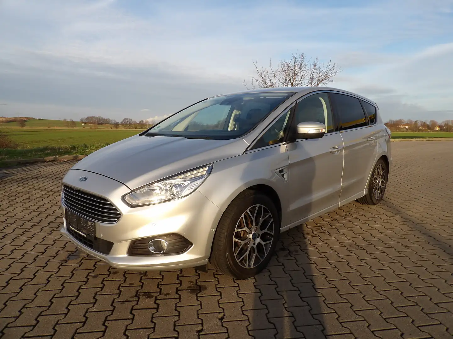 Ford S-Max Titanium PDC Klima Radio Sitzh. Alu. HU AU Neu Silber - 1