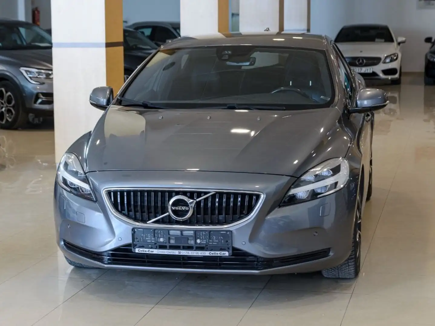 Volvo V40 D3 Momentum Aut. 150 Gris - 2