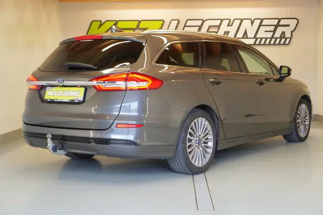 Ford Mondeo view 4