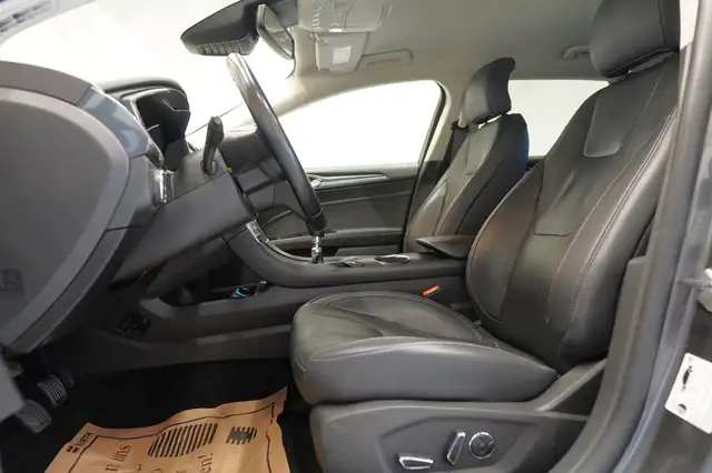 Ford Mondeo view 16