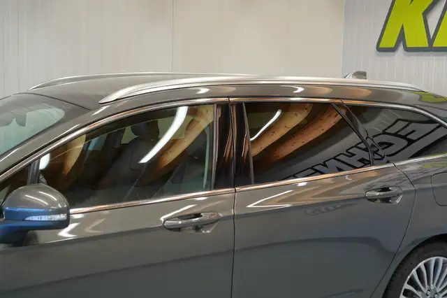 Ford Mondeo view 12