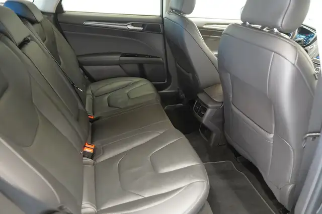 Ford Mondeo view 23