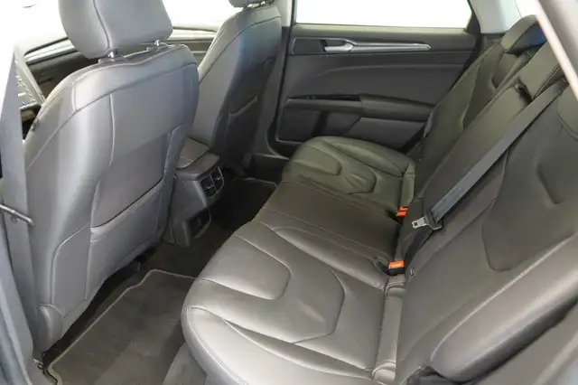 Ford Mondeo view 18
