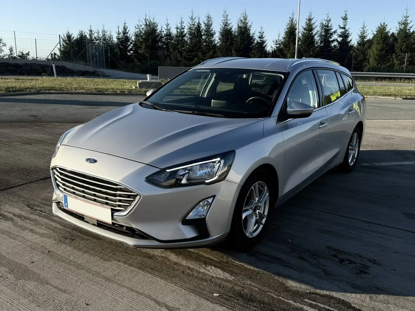 Ford Focus Turnier 1,5 EcoBlue Trend Edition Grau - 1