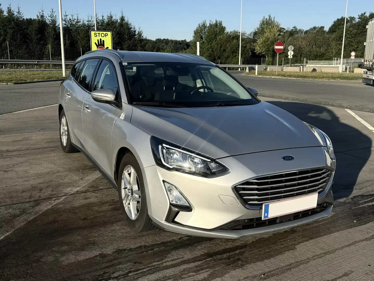 Ford Focus Turnier 1,5 EcoBlue Trend Edition Grau - 2