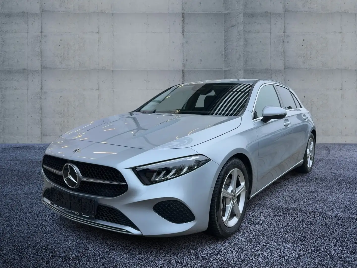Mercedes-Benz A 180 d Kompaktlimousine Österreich-Edition Progressive Silber - 2