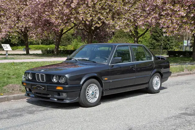 BMW 325 i E30 sehr gepflegt und frisch gewartet
