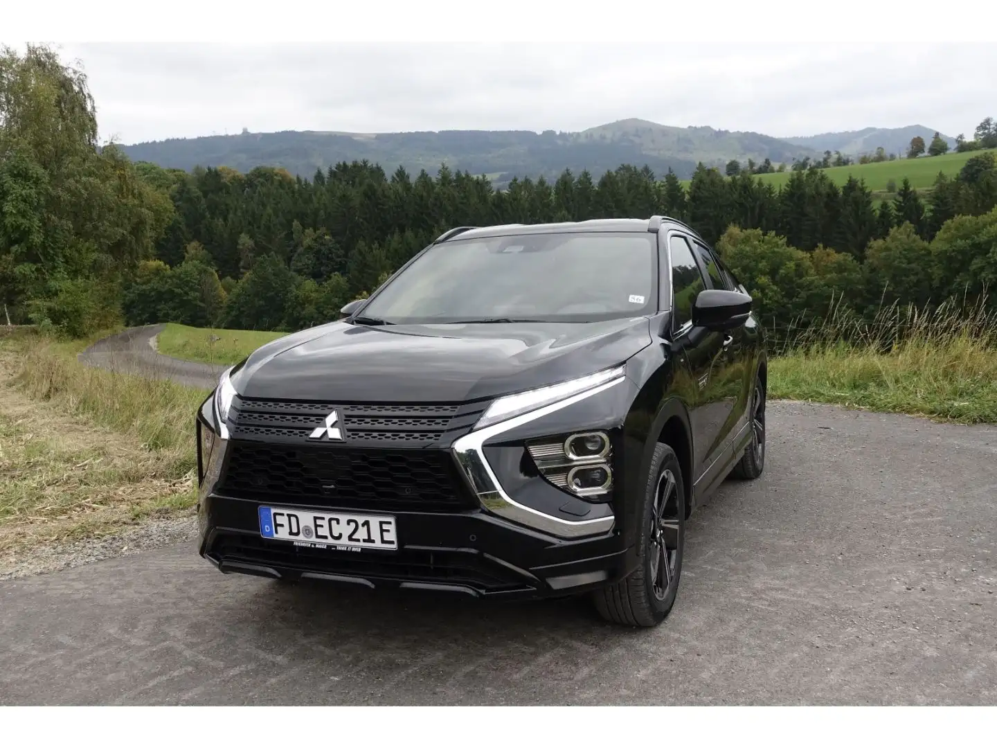Mitsubishi Eclipse Cross Plus Select Hybrid 4WD 2.4 MIVEC P Schwarz - 1