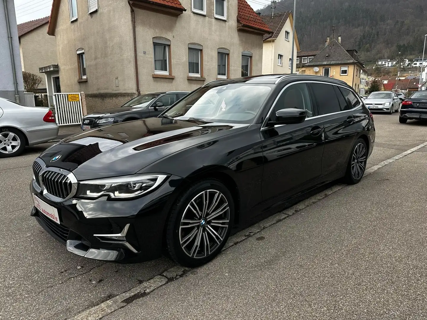 BMW 320 Touring 320 d Luxury Line Ahk,Pano,Led,Voll Black - 2