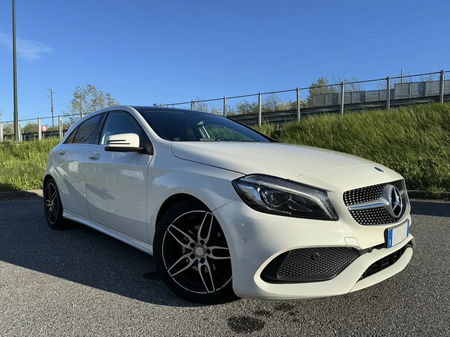 Mercedes-Benz A 200 Premium AMG Blanco - 1