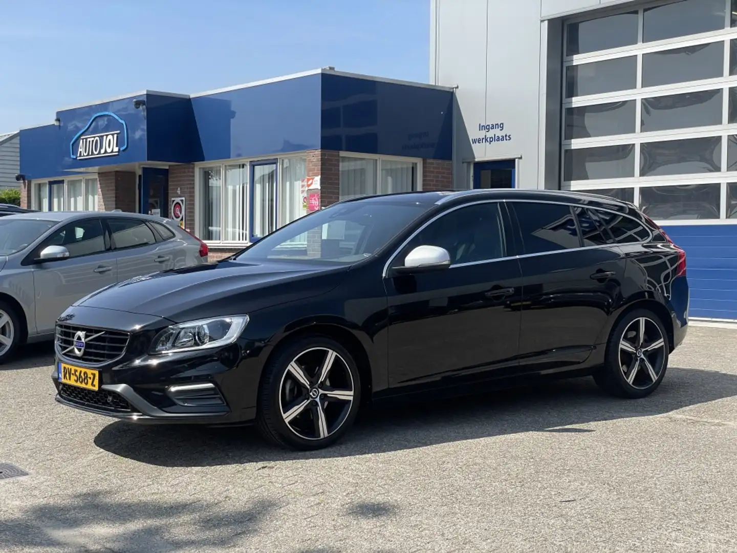 Volvo V60 2.0 T4 Bus. Sport | trekhaak | dakraam | navi Zwart - 1