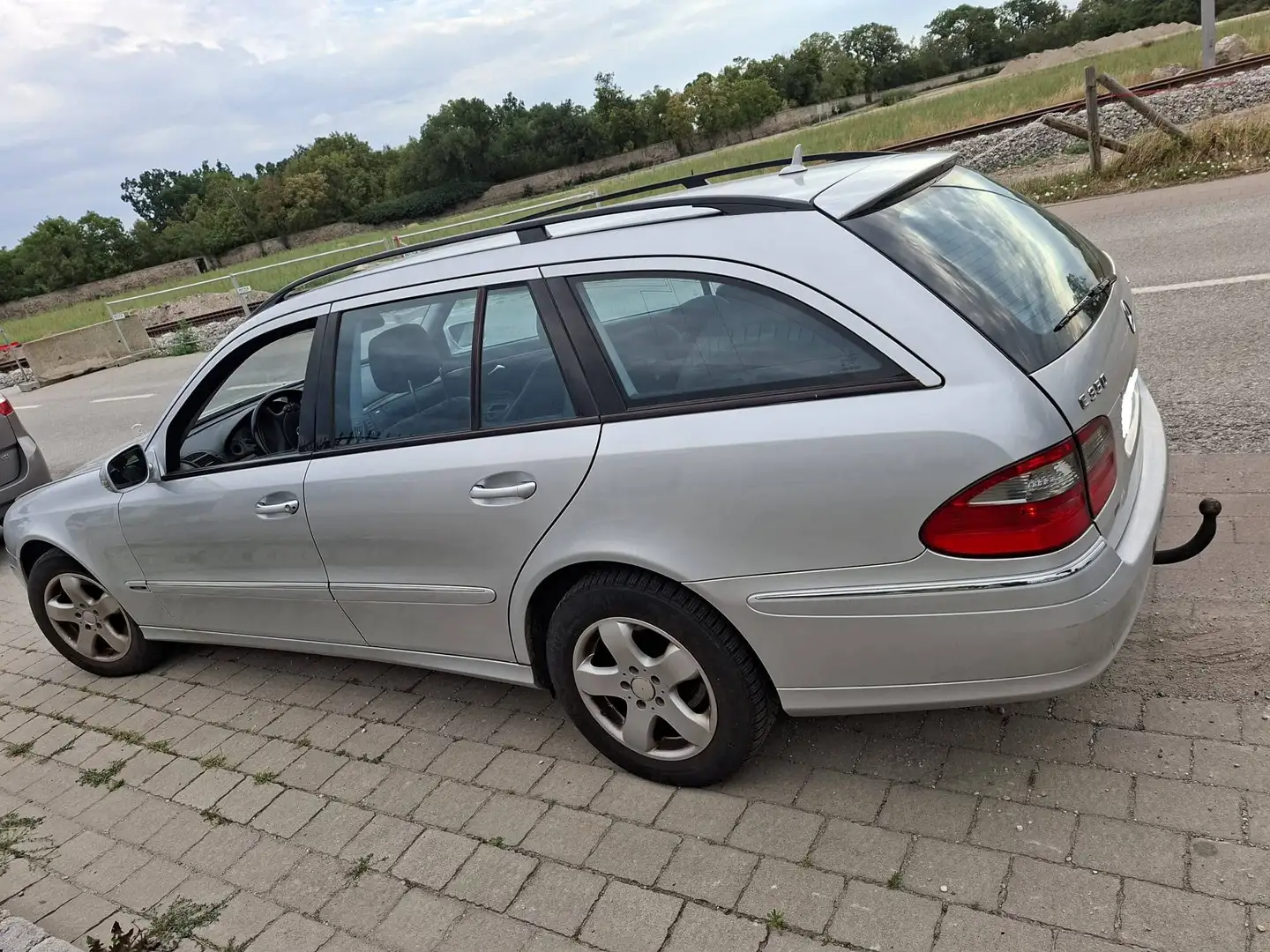 Mercedes-Benz E 350 E 350 T Avantg. 4MATIC Sport. Aut. Avantgarde Silber - 2