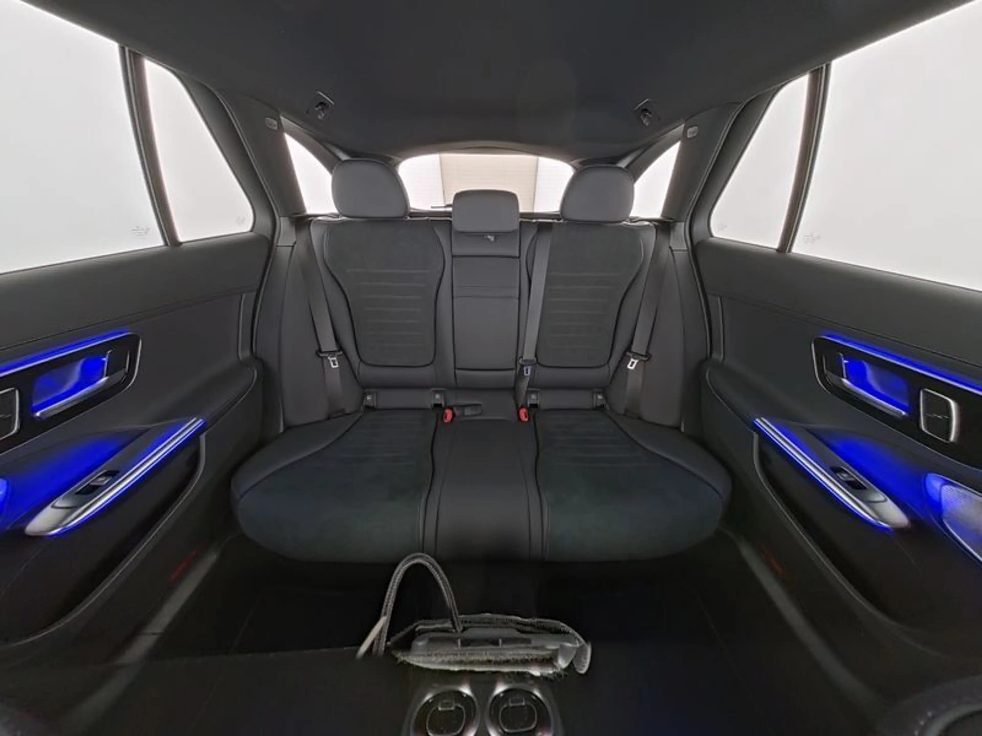 Mercedes-Benz C 180 T AMG+DISTR+AHK+MEMO+KEY+LED+360°+AMBIENTE — photo 8