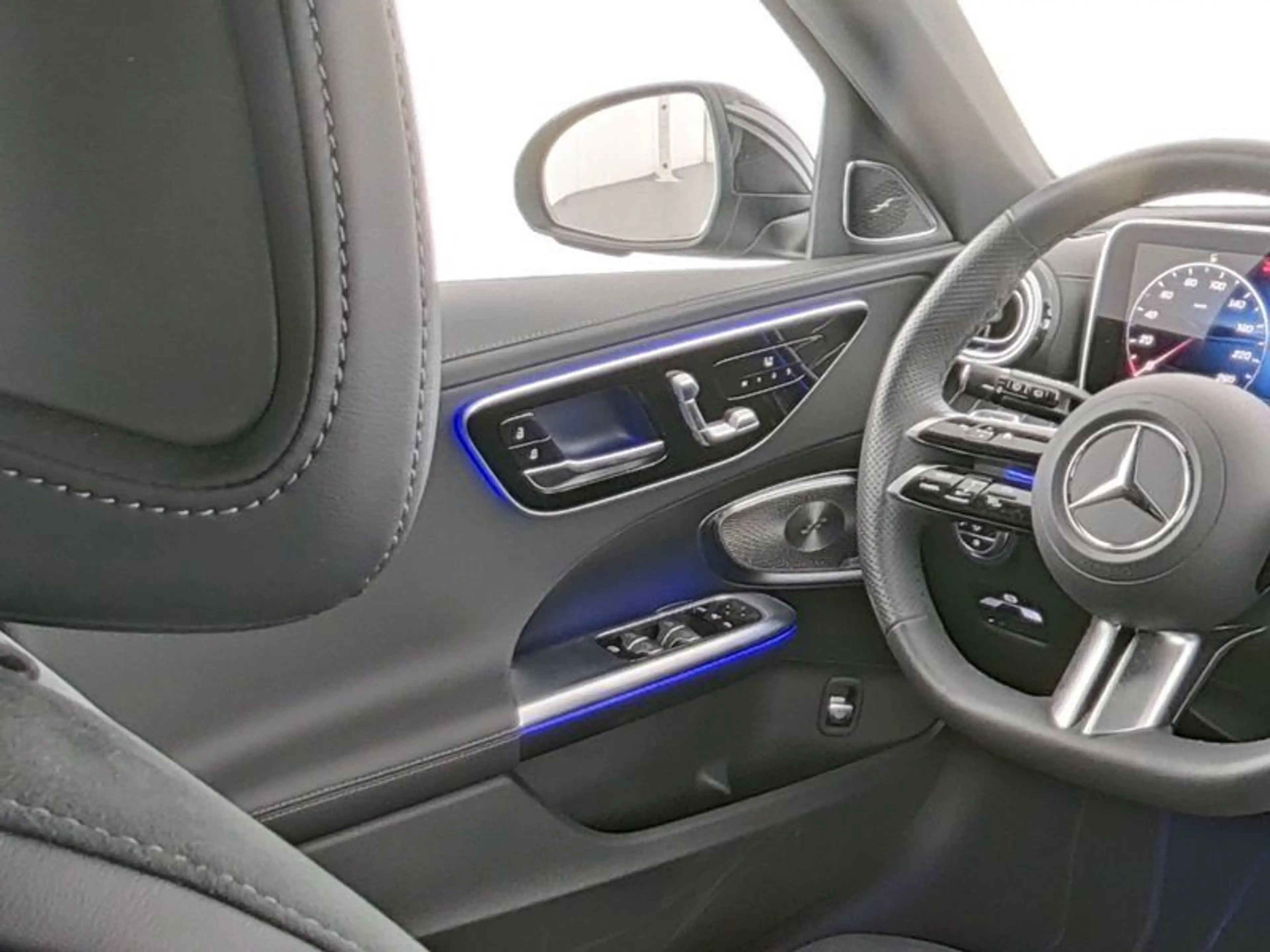 Mercedes-Benz C 180 T AMG+DISTR+AHK+MEMO+KEY+LED+360°+AMBIENTE — photo 9