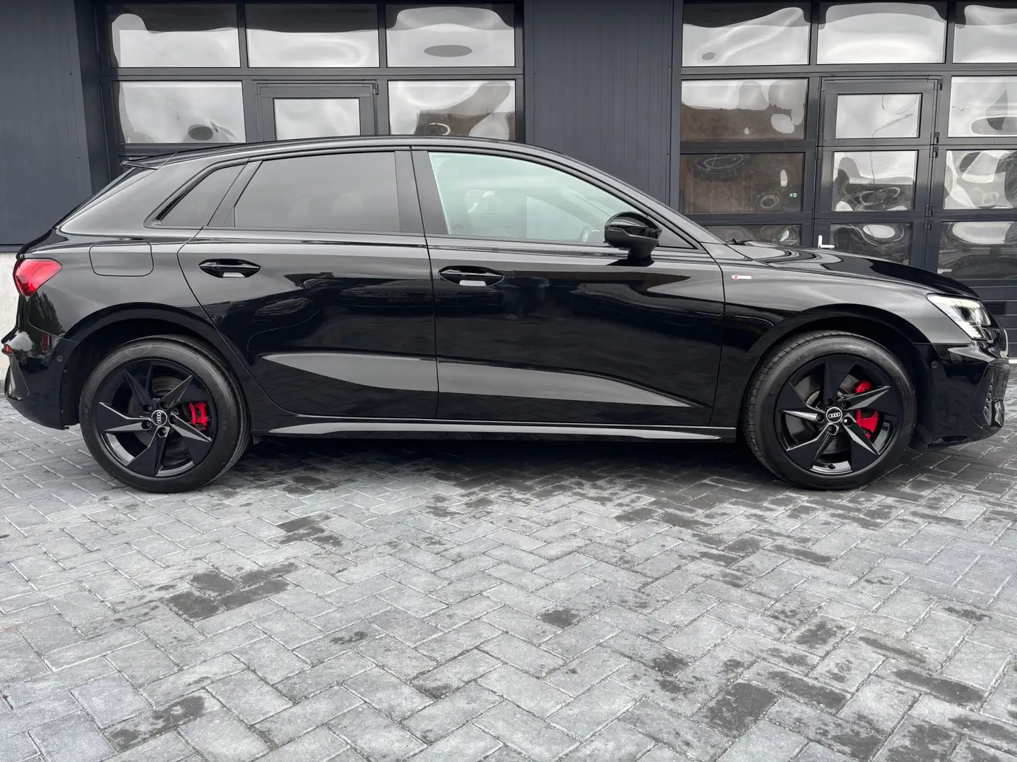 Audi A3 Sportback 45 TFSI e-tron 245 pk S-line Competition Zwart - 2
