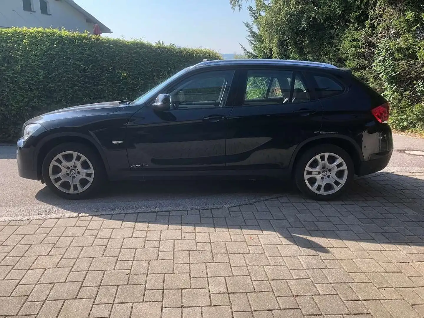 BMW X1 X1 xDrive18d Schwarz - 2