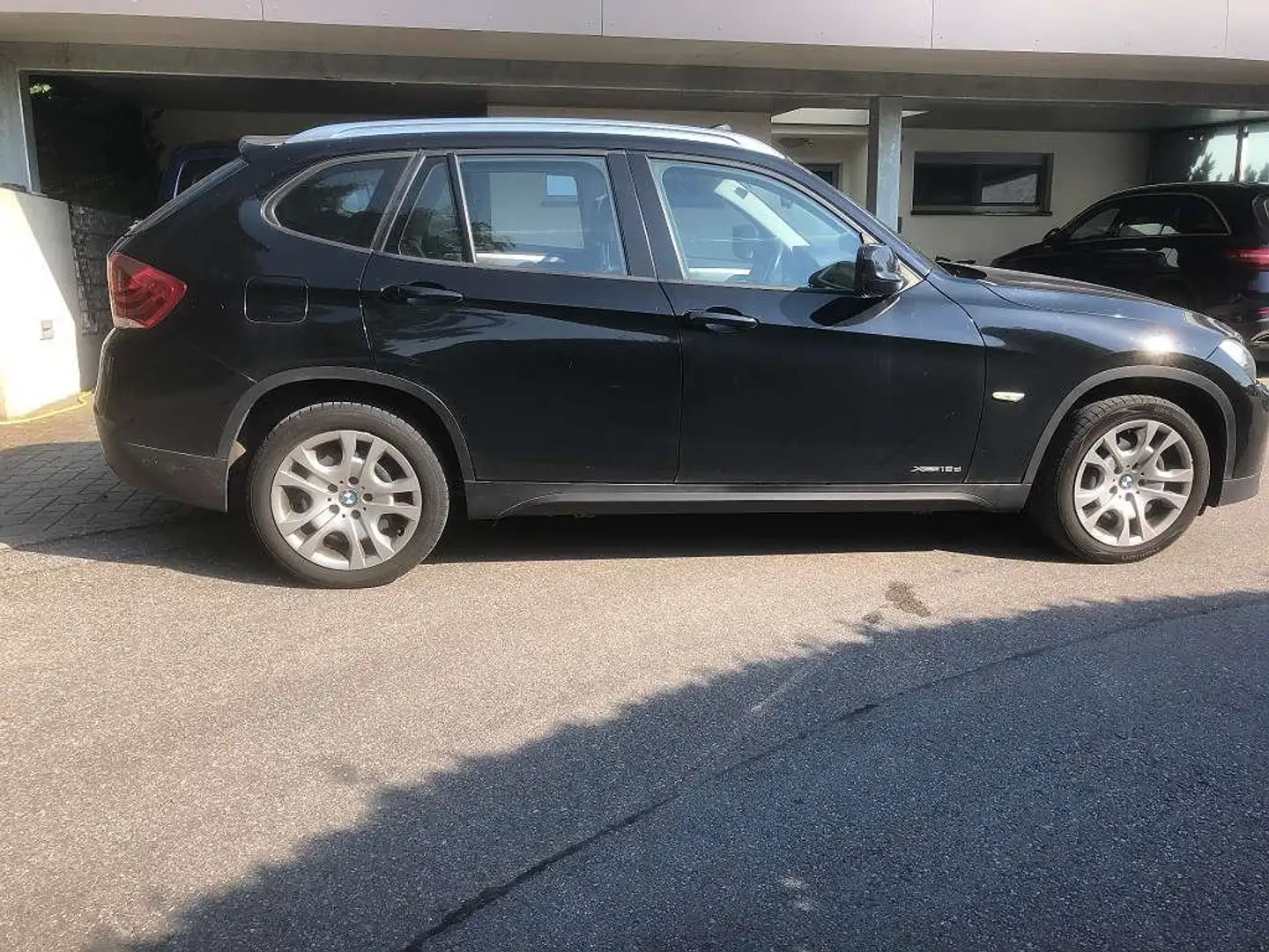 BMW X1 X1 xDrive18d Schwarz - 1