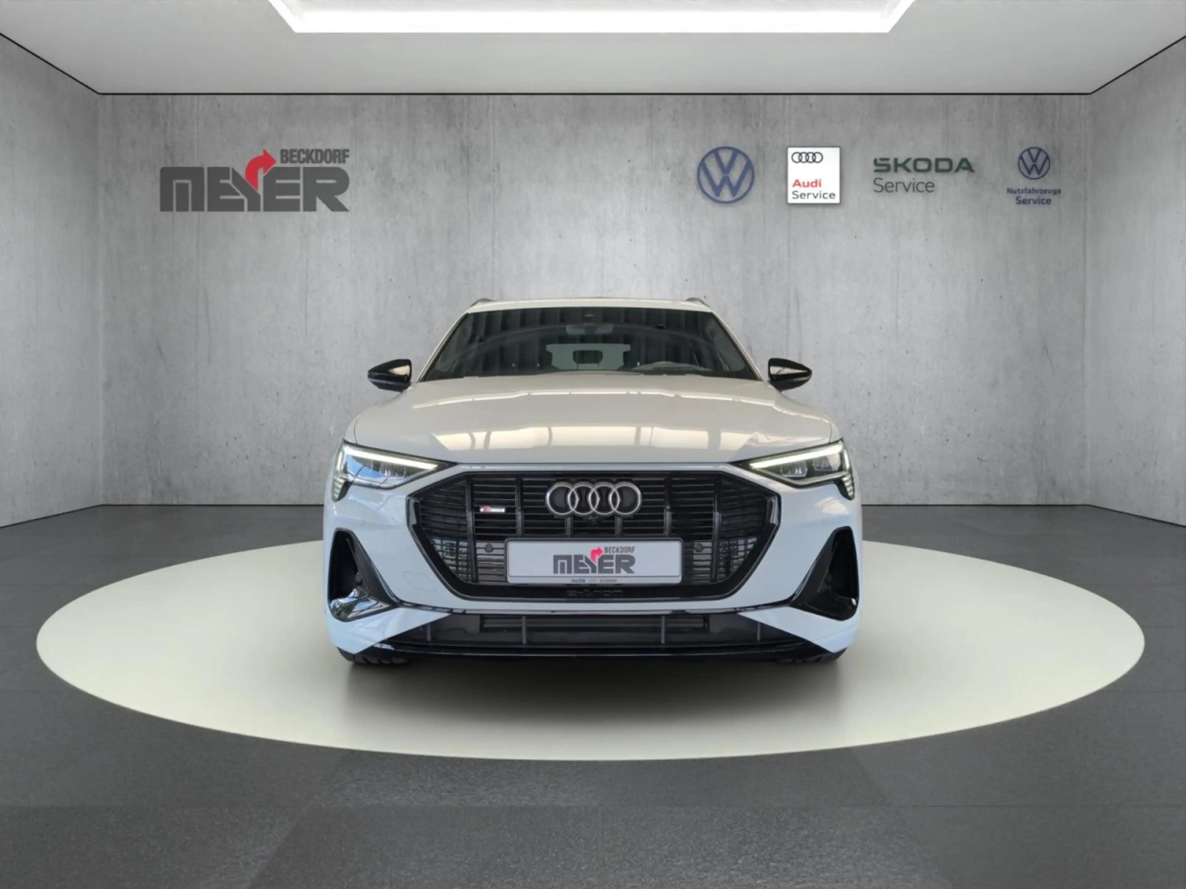 Audi e-tron Sportback S line quattro 230 kW Klima Navi — photo 2