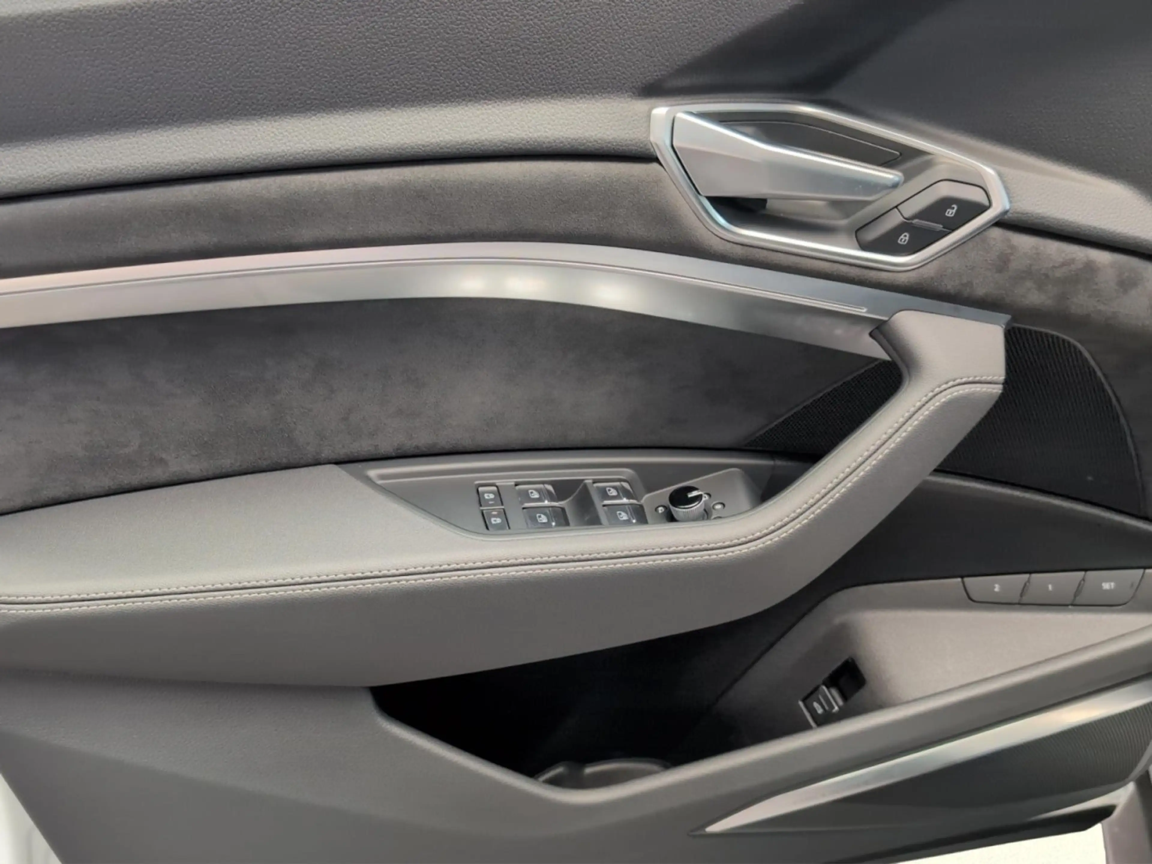 Audi e-tron Sportback S line quattro 230 kW Klima Navi — photo 12