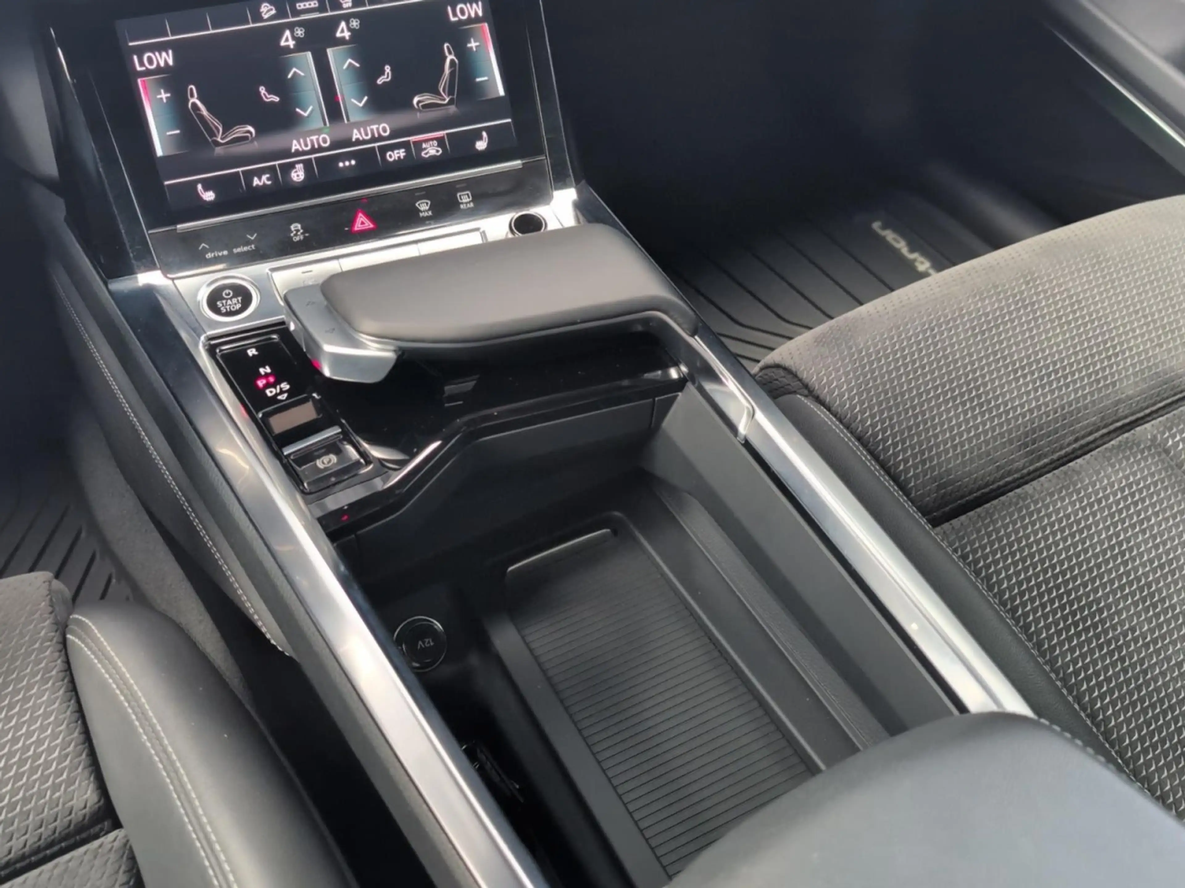 Audi e-tron Sportback S line quattro 230 kW Klima Navi — photo 14