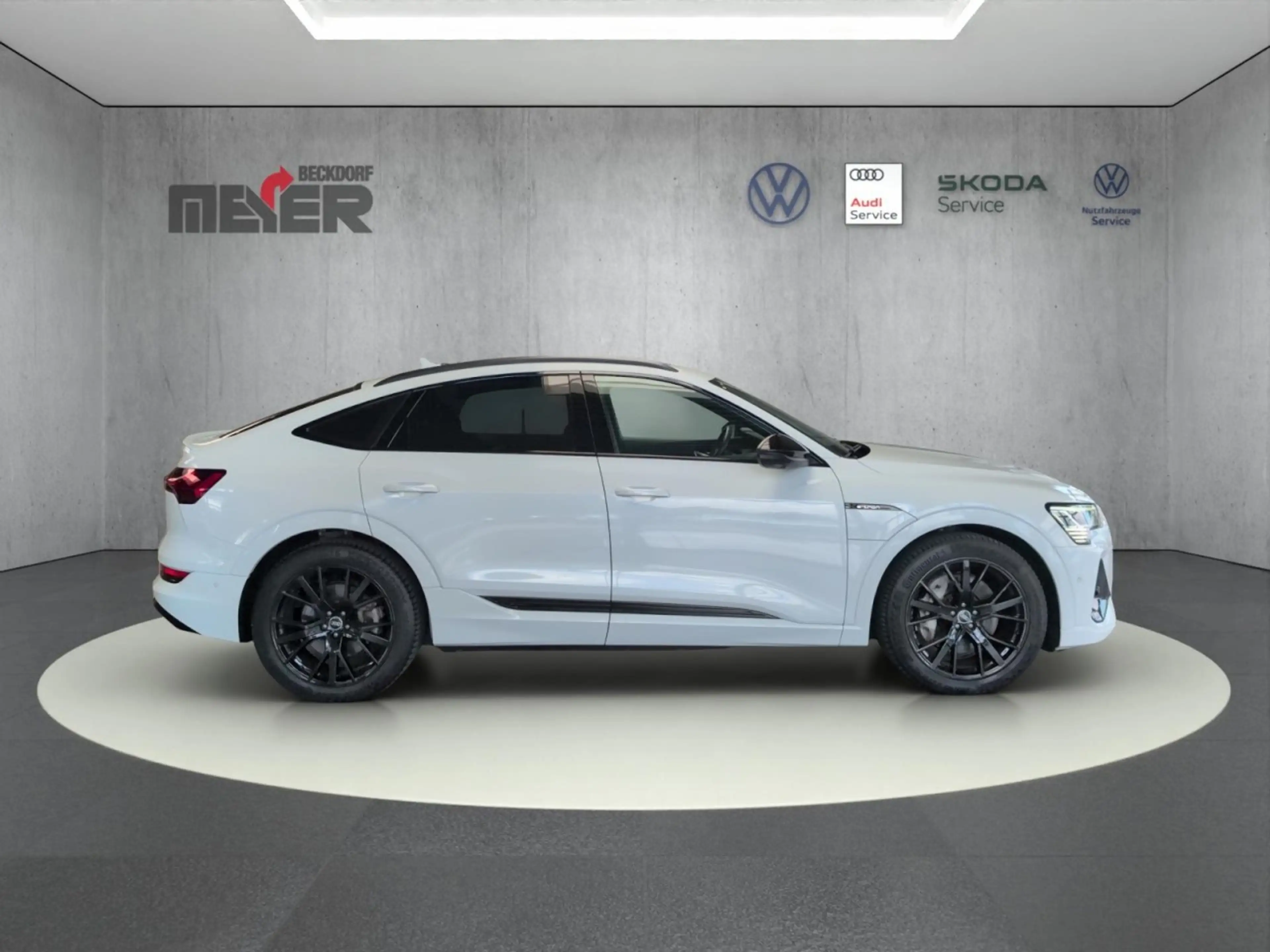 Audi e-tron Sportback S line quattro 230 kW Klima Navi — photo 7