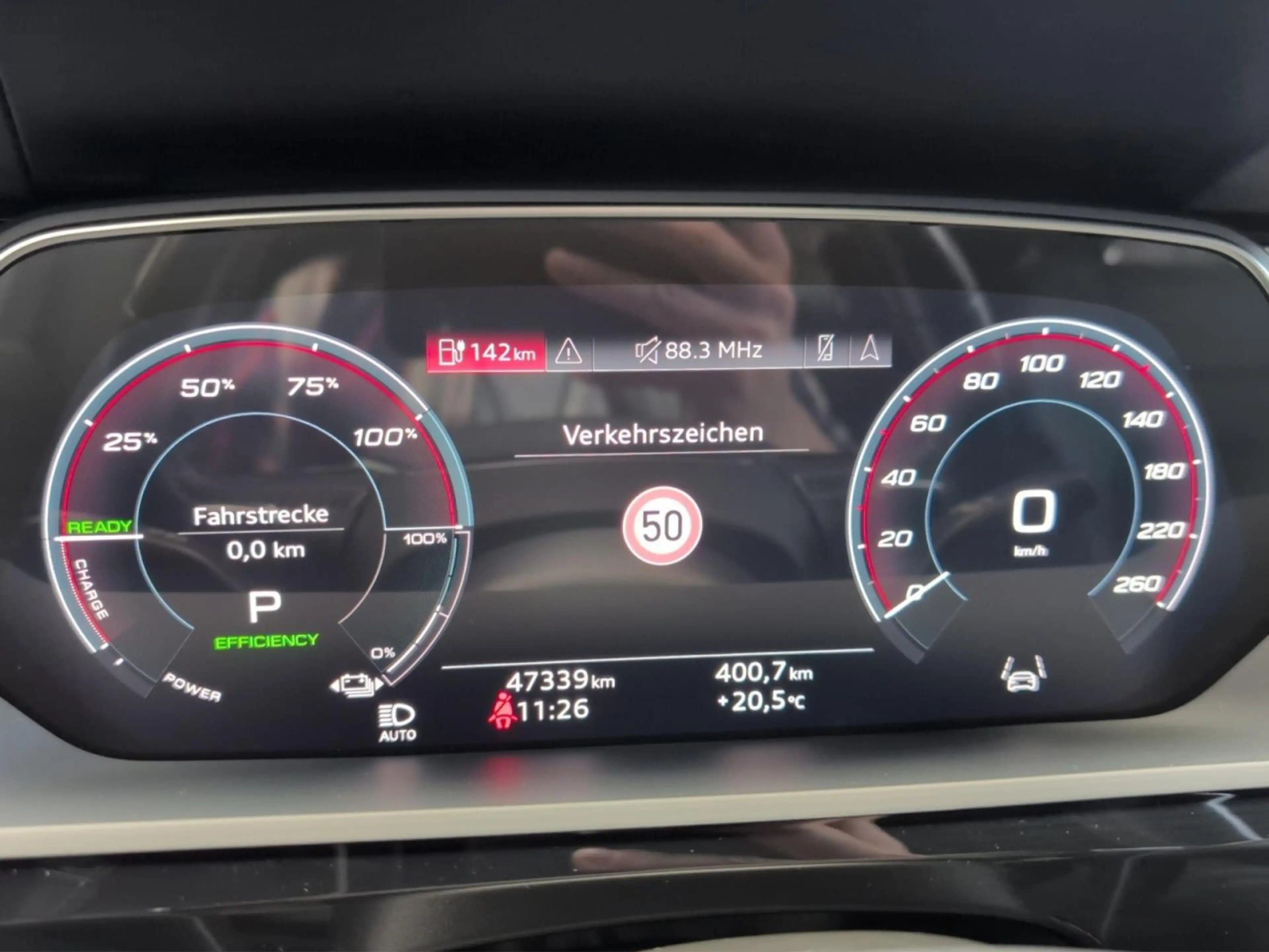 Audi e-tron Sportback S line quattro 230 kW Klima Navi — photo 11