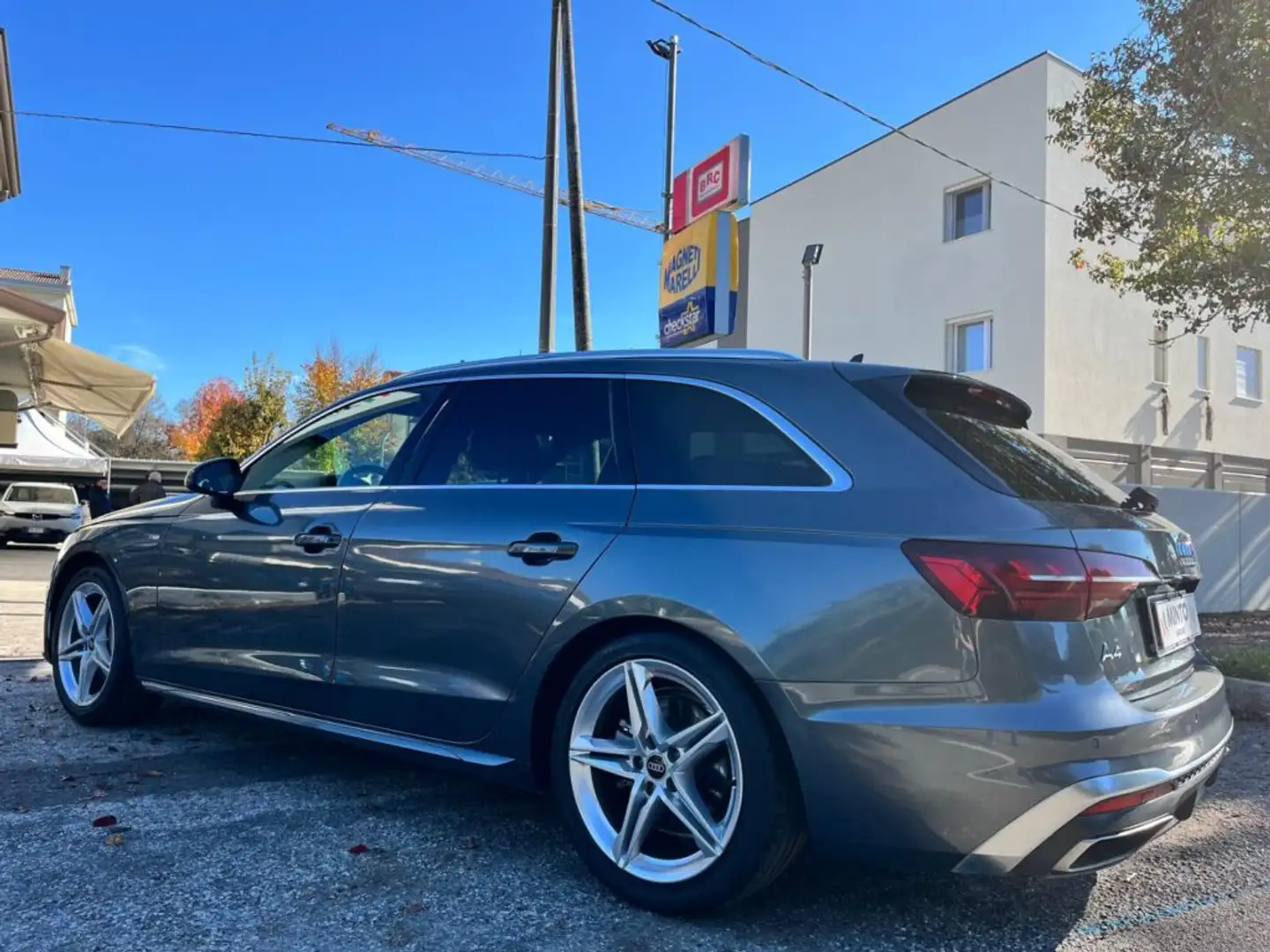 Audi A4 Avant 40 TDI S tronic S line edition Grigio - 2