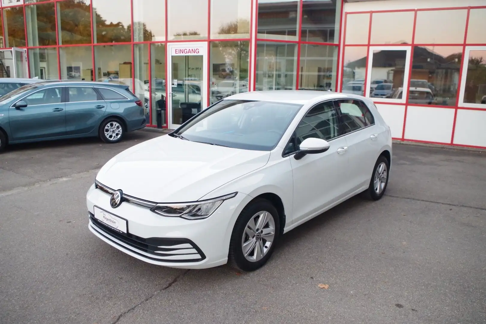 Volkswagen Golf 1.0 eTSI DSG Life, LED, Navi, ACC Blanc - 1