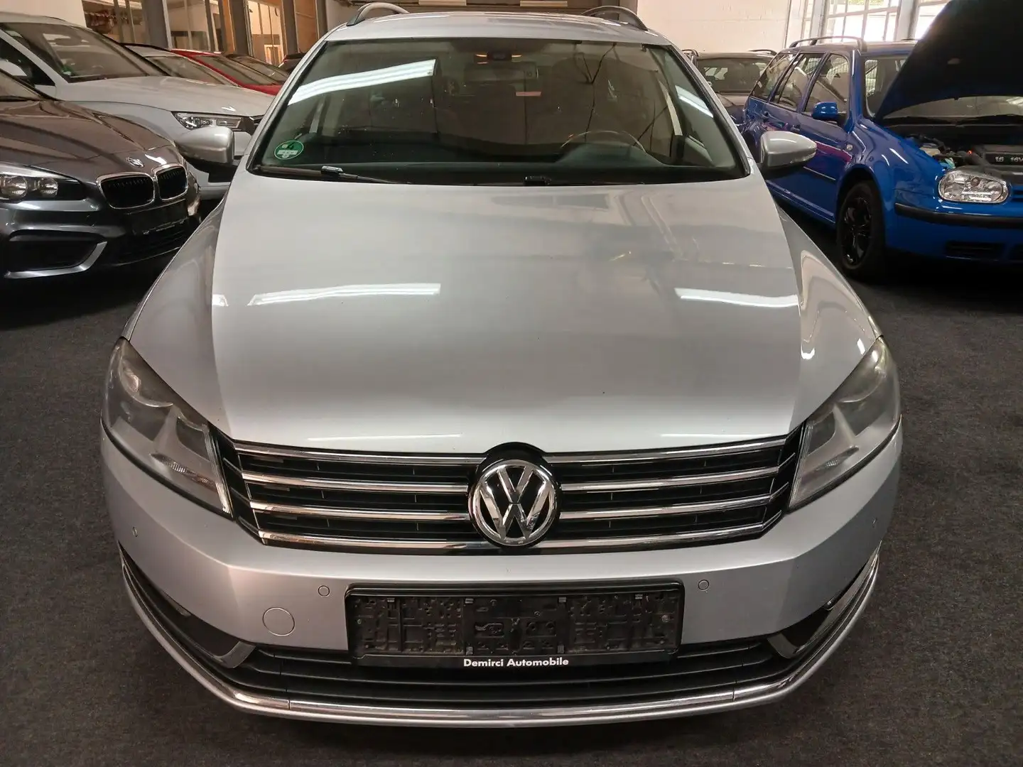 Volkswagen Passat Variant Comfortline BM DSG TUV 6/26 SERV Plateado - 2