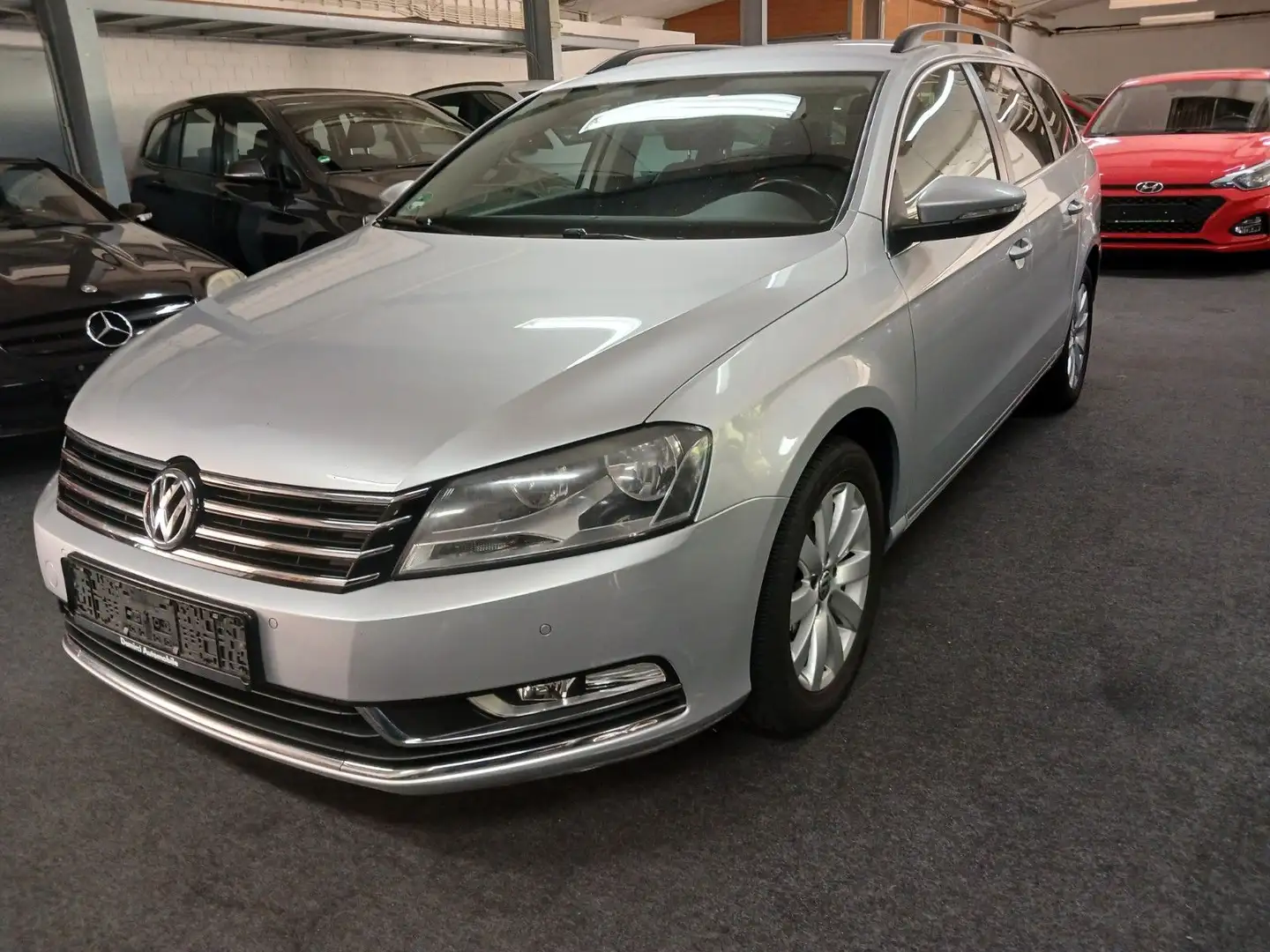 Volkswagen Passat Variant Comfortline BM DSG TUV 6/26 SERV Plateado - 1