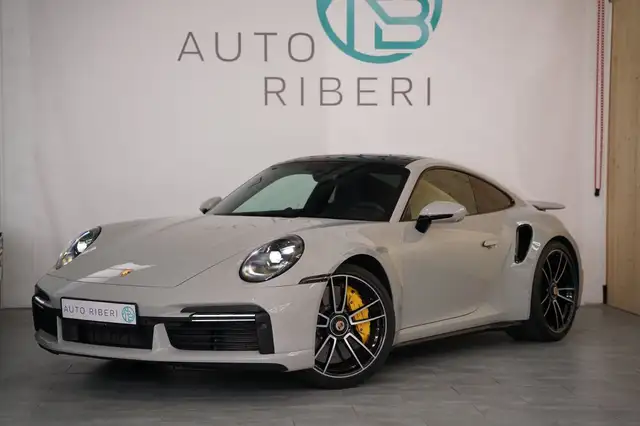 Porsche 911 view 9