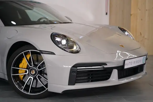 Porsche 911 view 2