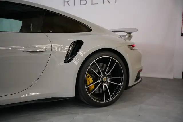 Porsche 911 view 15