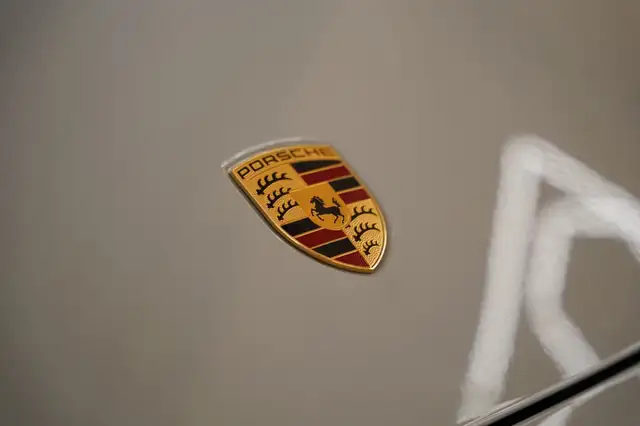 Porsche 911 view 3