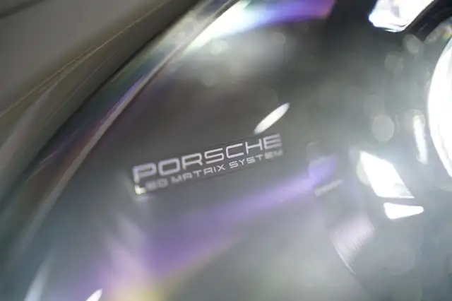 Porsche 911 view 12