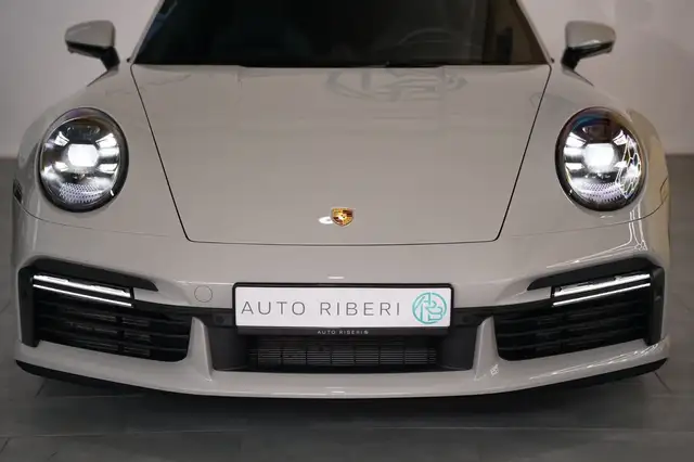 Porsche 911 view 8