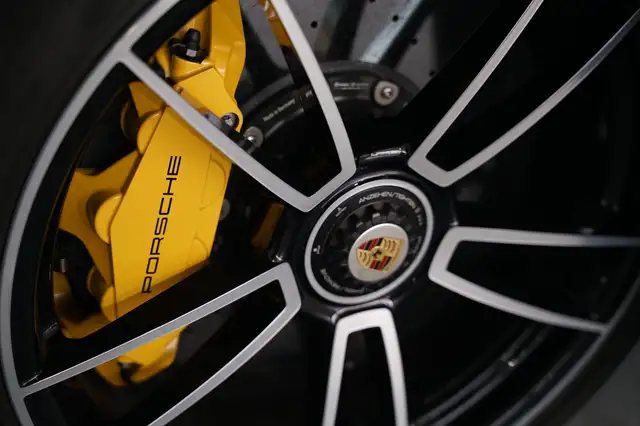 Porsche 911 view 5
