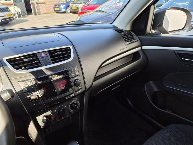 Suzuki Swift 1.2 Dynamic — photo 10