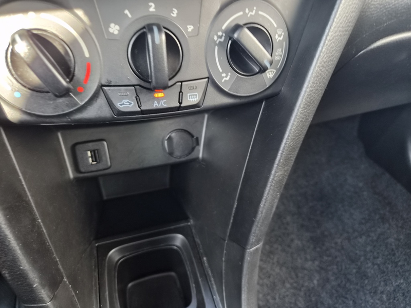 Suzuki Swift 1.2 Dynamic — photo 12