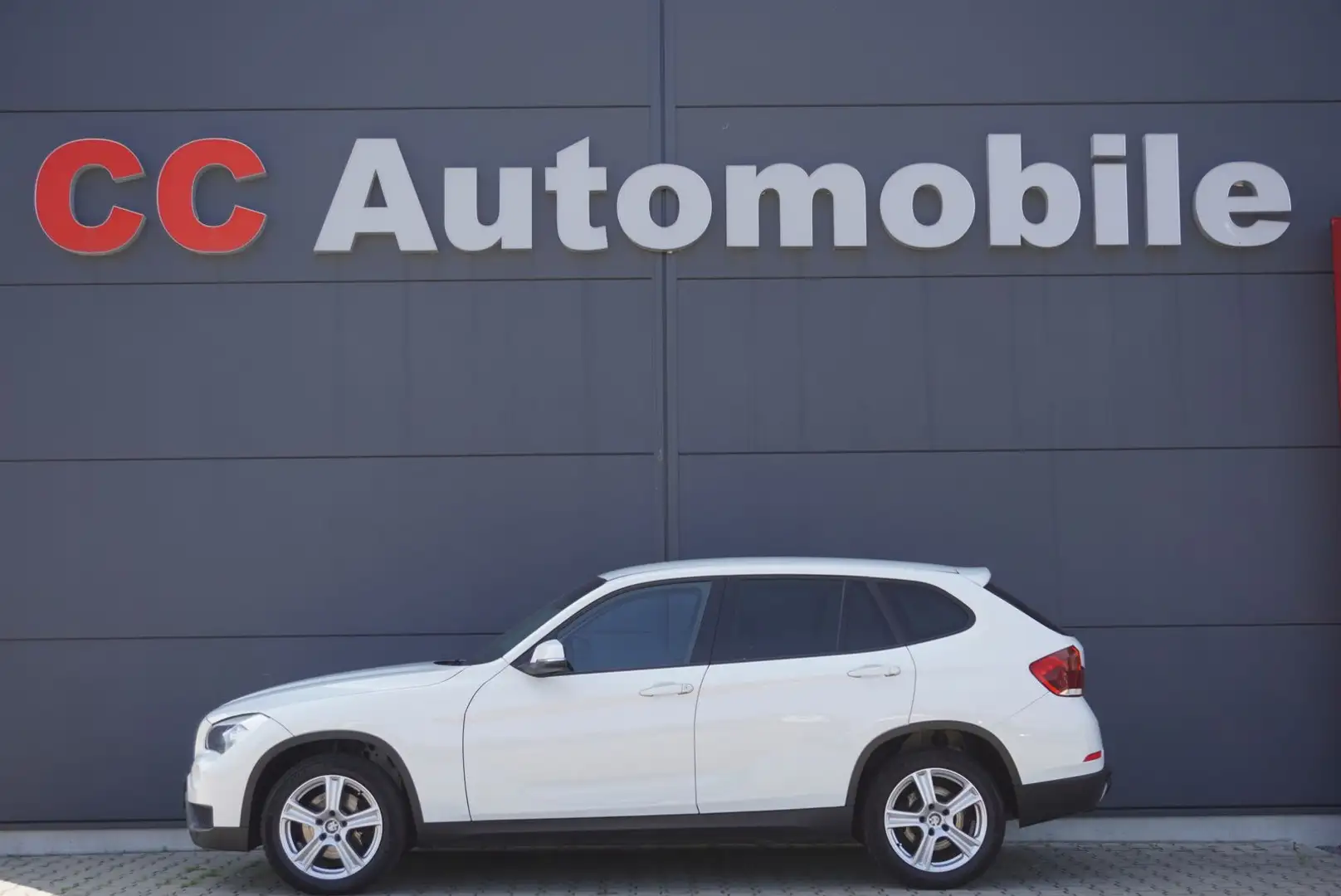 BMW X1 16 d sDrive"Klimaanlage"PDC"Anhängerkupplung Blanc - 1