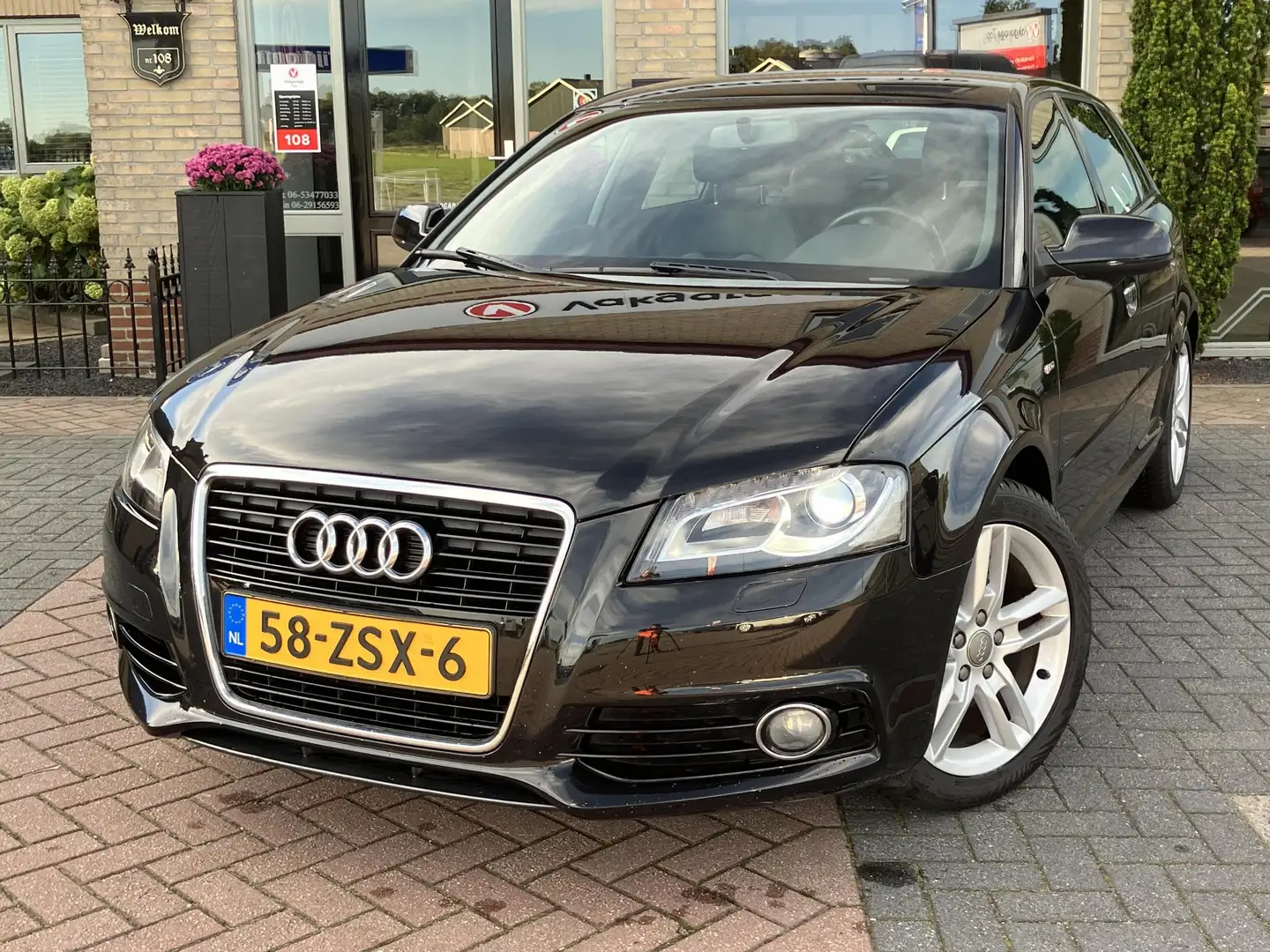 Audi A3 Sportback 1.2 TFSI S Edition | 2x S-Line | Trekhaa Schwarz - 2