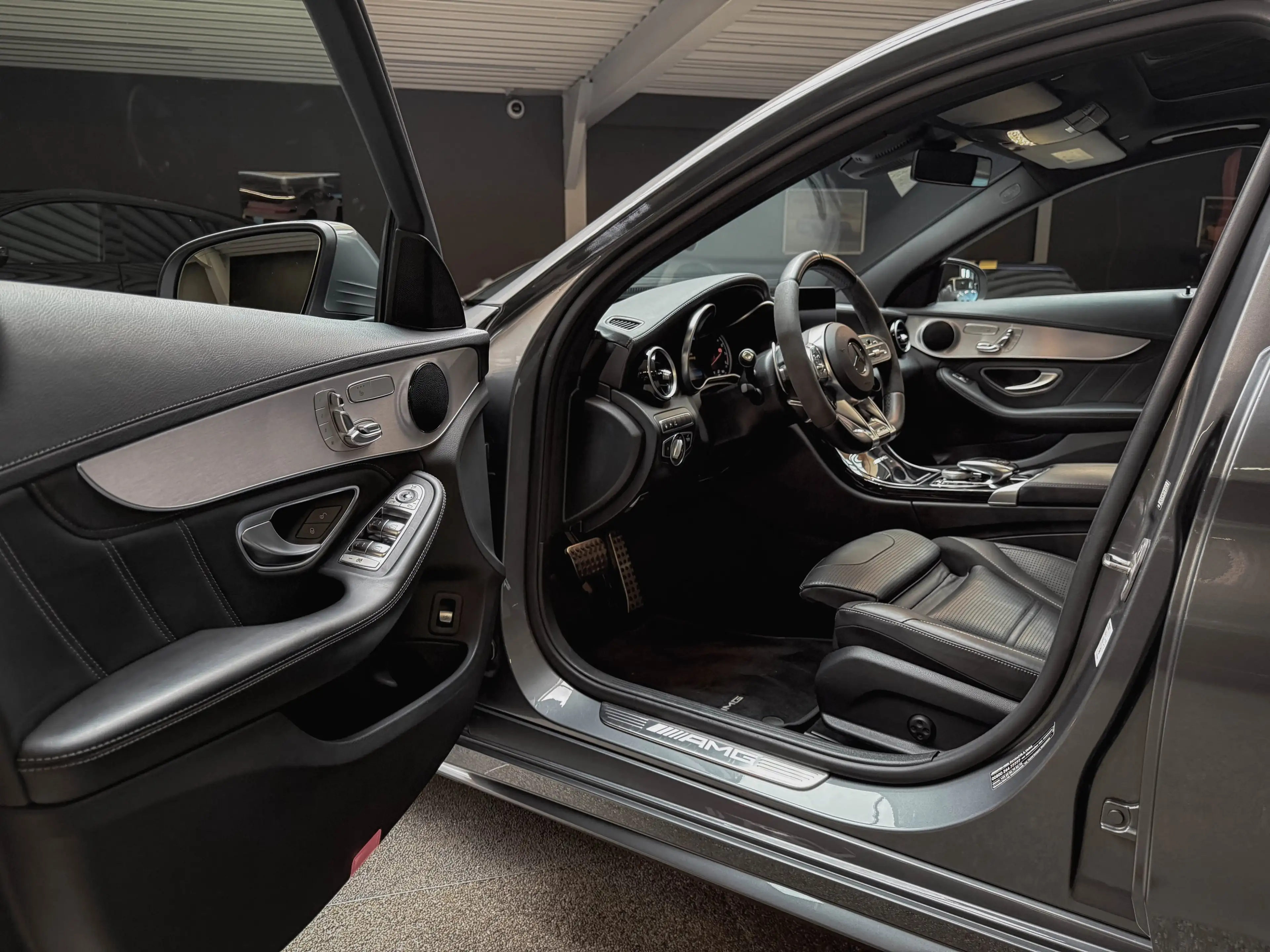 Mercedes-Benz C 63 AMG | PANO | FAHRASSIST HIGH-END | COMAND | KEYLESS — photo 14