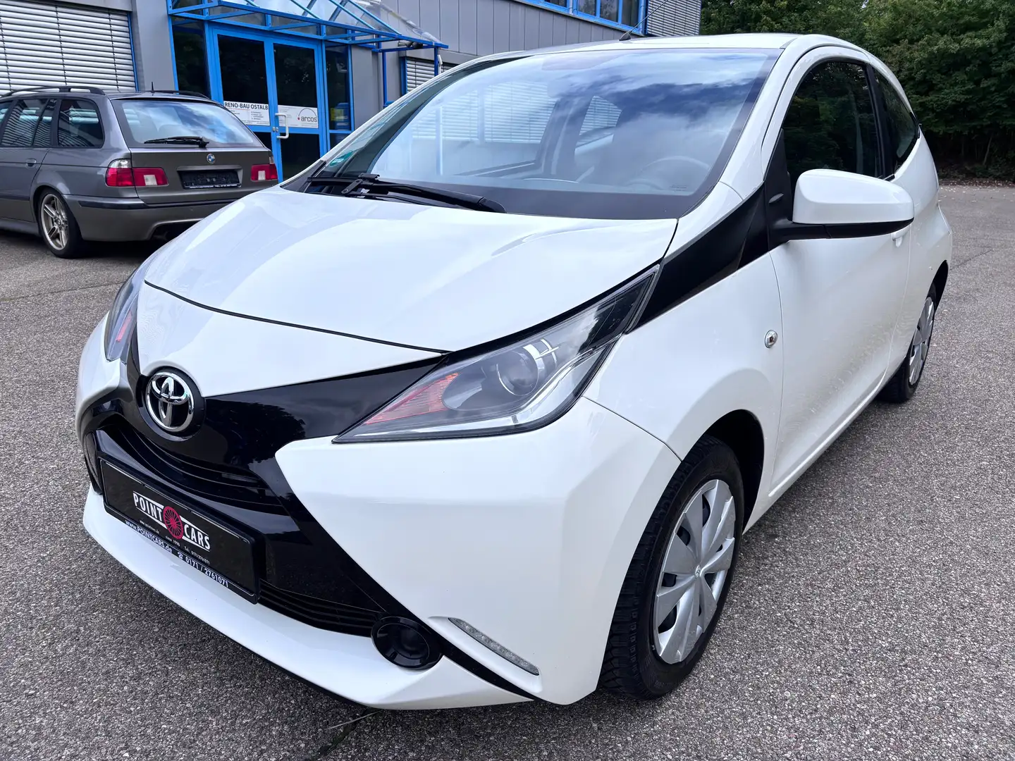 Toyota Aygo 1.0 x-play*2.HAND-EURO 5-KLIMA-WR* Weiß - 1