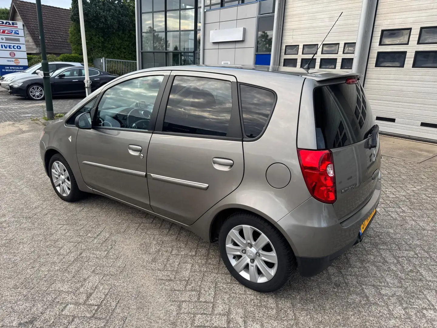 Mitsubishi Colt 1.3 Edition Two AUTOMAAT, AIRCO, TRKHAAK Grijs - 2