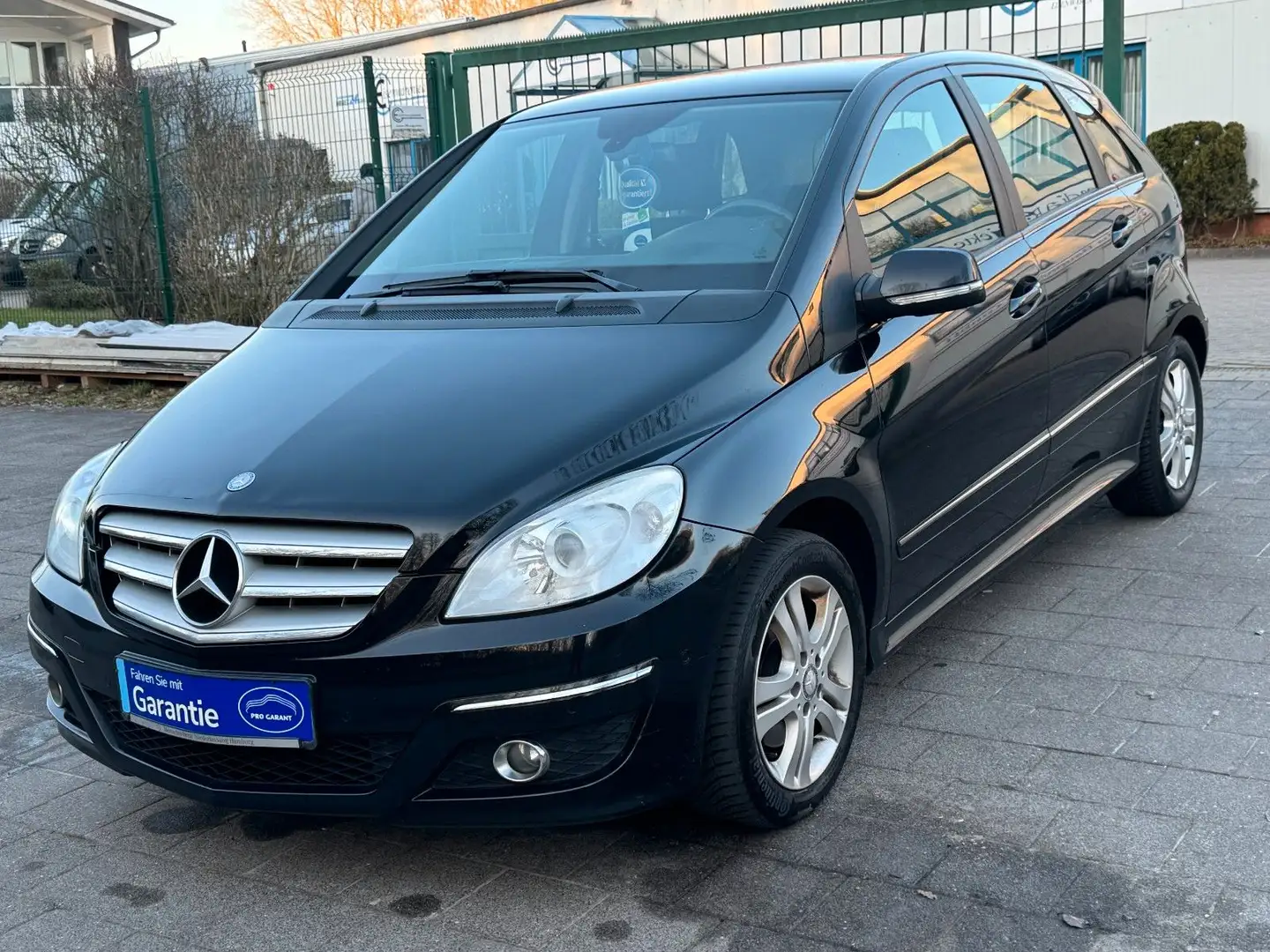 Mercedes-Benz B 180 CDI 2.HAND TÜV NEU EURO 5 SHZ PDC GARANTIE Schwarz - 1